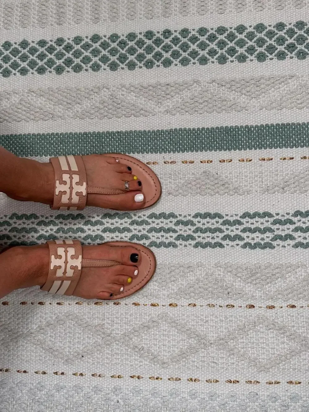 Tory Burch Leigh Leather Sandal Nude Ivory Flat Thong Slide | Size 10‎